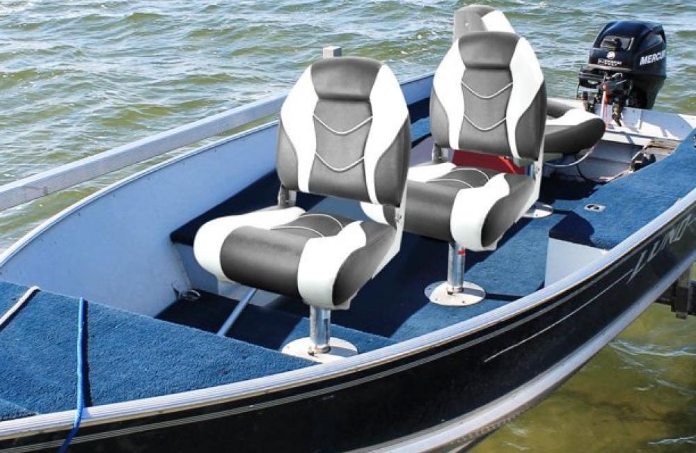 visboot met 2 luxe visstoelen erin 